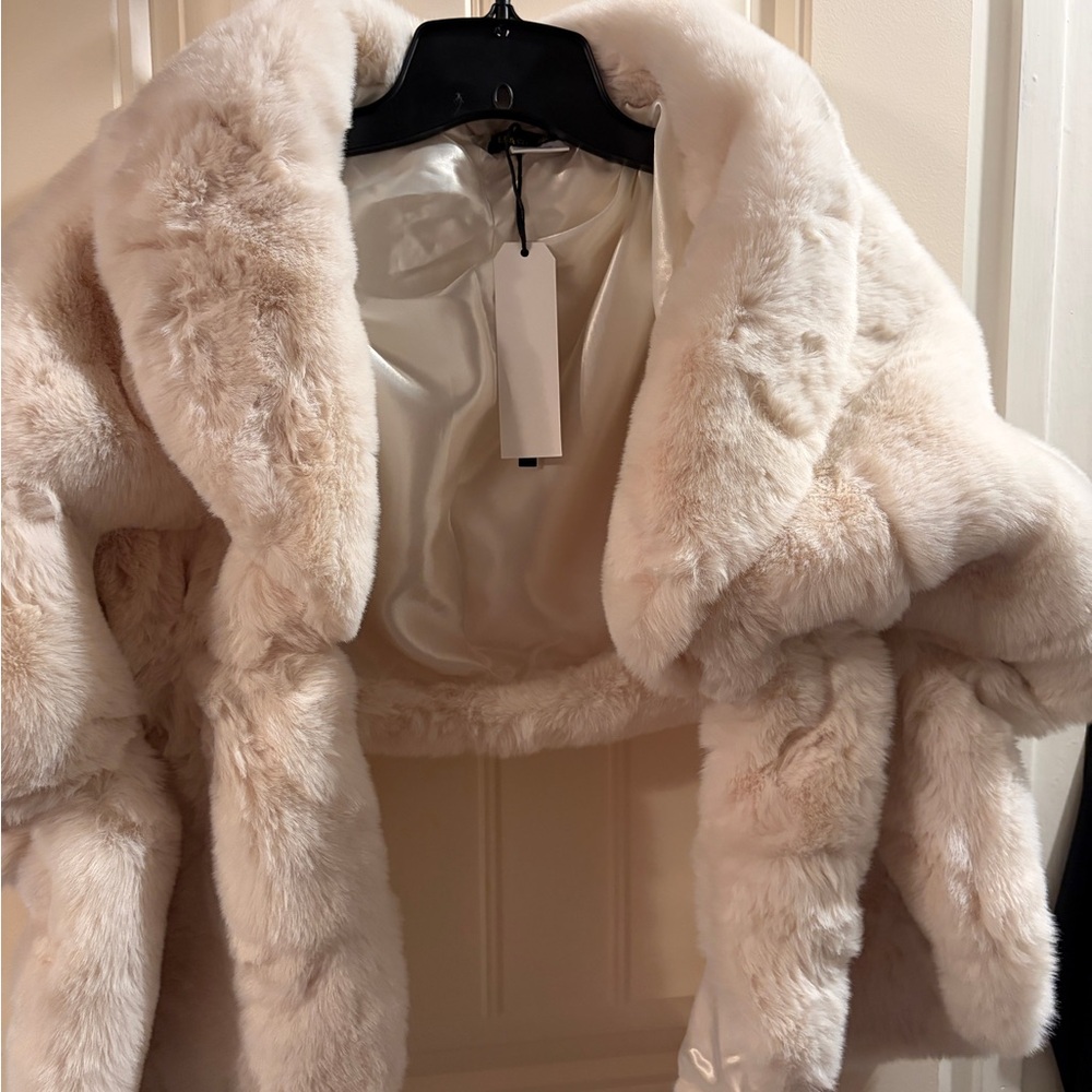 Elegant Cream Faux Fur Women's Jacket NWOT